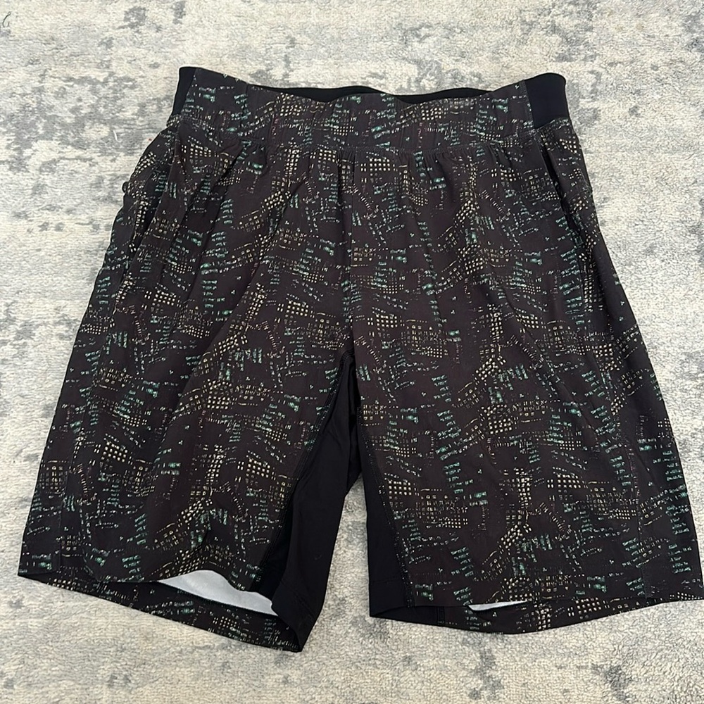 Lululemon T.H.E. Shorts Lined Size M 9” Inseam Black/Multicolor